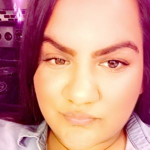 Meet your Posher, Monica